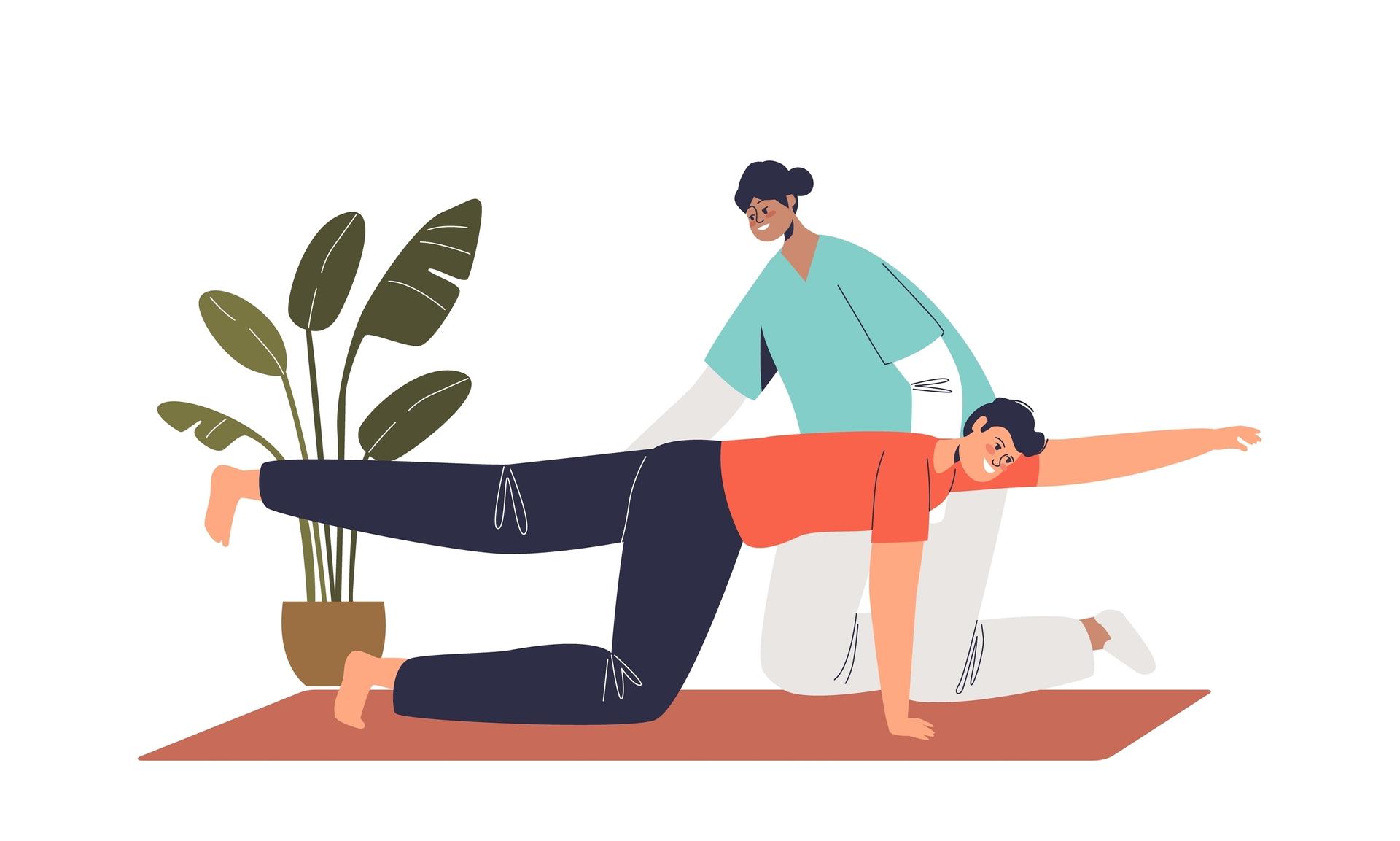 Eine Physiotherapeutin hilft einem Patienten auf einer Yogamatte bei einer Übung