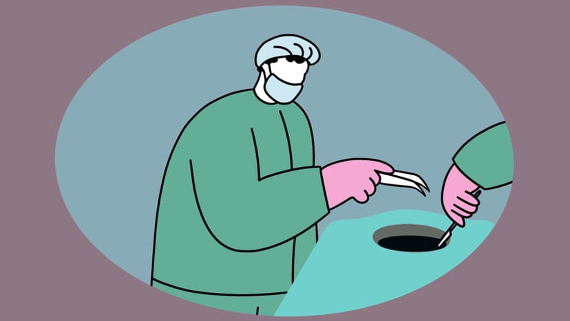 ATAs übernehmen spezialisierte Aufgaben bei der Vorbereitung, Durchführung und Nachsorge von Anästhesieverfahren und sind während der Operation in den Eingriffsräumen anwesend. Die Illustration zeigt 2 operierende Hände mit einem Skalpell.